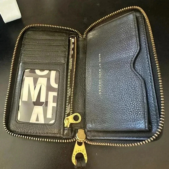 Marc by Marc Jacobs Classic Q Wingman Wristlet - Picture 10 of 11